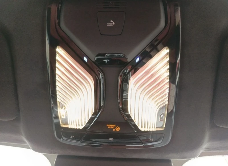 BMW XM 50e/ICONIC-GLOW/23/AHK/H&K/MASSAGE/Гаранция, снимка 17 - Автомобили и джипове - 52066545