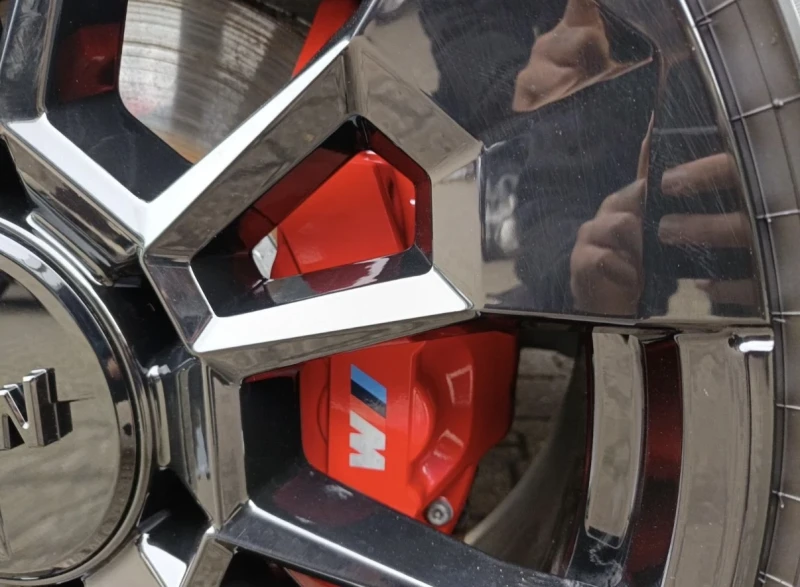 BMW XM 50e/ICONIC-GLOW/23/AHK/H&K/MASSAGE/Гаранция, снимка 8 - Автомобили и джипове - 52066545