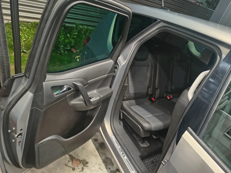 Opel Meriva 1.3D, снимка 13 - Автомобили и джипове - 52913618