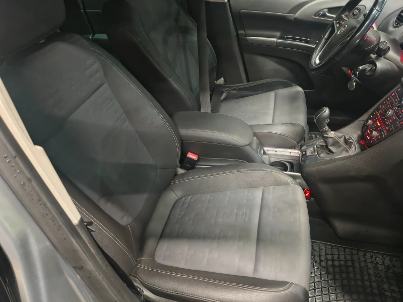 Opel Meriva 1.3D, снимка 14 - Автомобили и джипове - 52913618