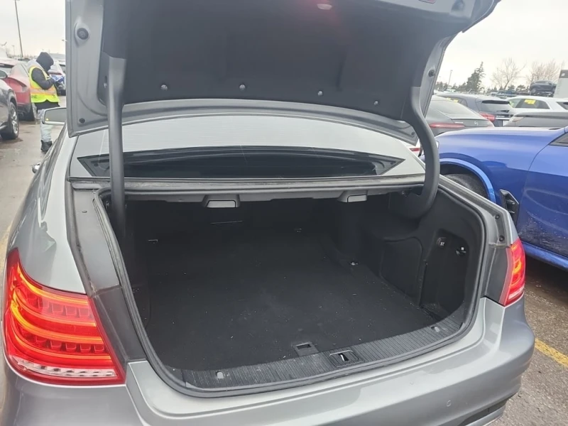 Mercedes-Benz E 500 * 550 * CARFAX * БЕЗ ПЪРВОНАЧАЛНА ВНОСКА, снимка 14 - Автомобили и джипове - 53200185