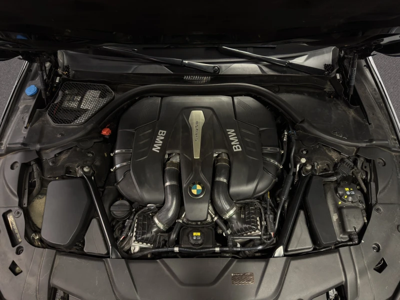 BMW 750 Li xDrive, снимка 16 - Автомобили и джипове - 53591882