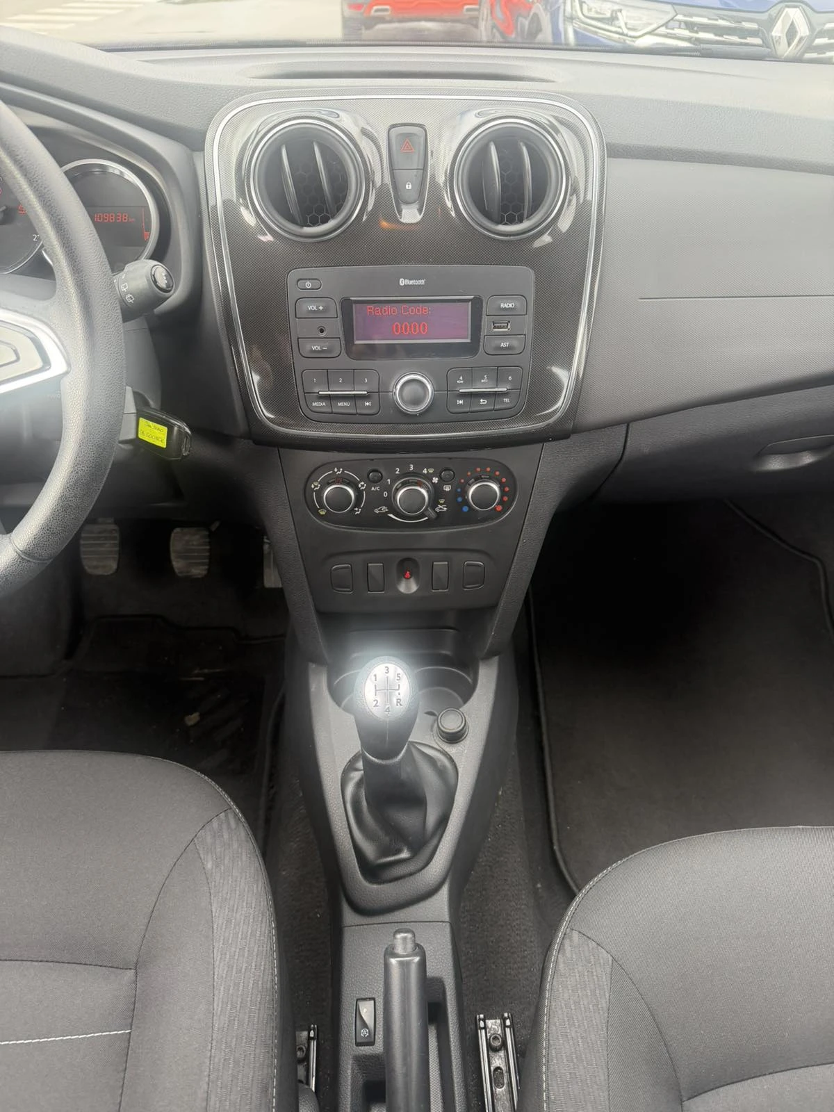 Dacia Sandero 1.5DCi 75k.c., снимка 14 - Автомобили и джипове - 54078428