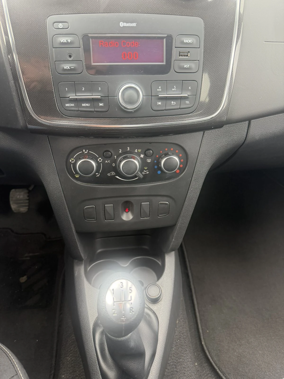 Dacia Sandero 1.5DCi 75k.c., снимка 16 - Автомобили и джипове - 54078428