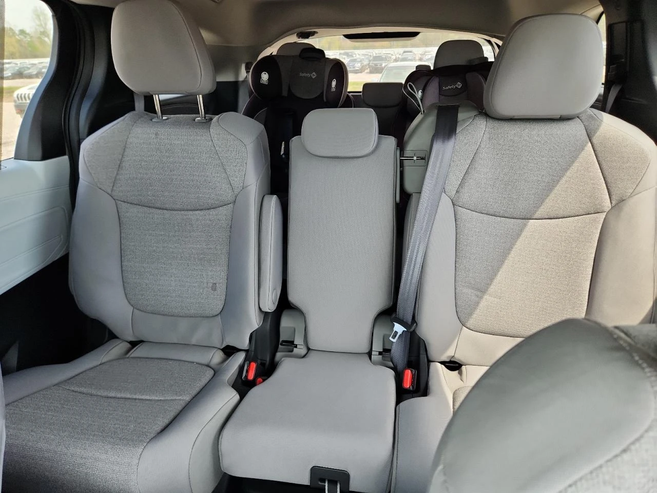 Toyota Sienna 2.5l AWD 8-Passenger, снимка 10 - Автомобили и джипове - 54318930