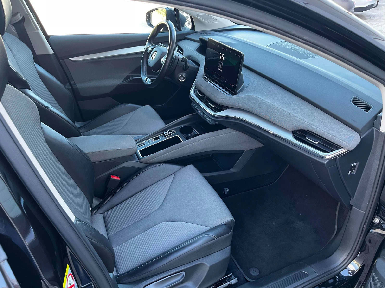 Skoda Enyaq IV60 SOH 91% ТОП СЪСТОЯНИЕ , снимка 9 - Автомобили и джипове - 54635395