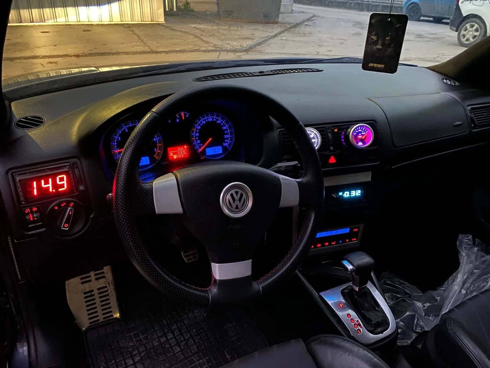 VW Golf 2.0T, снимка 11 - Автомобили и джипове - 54678184