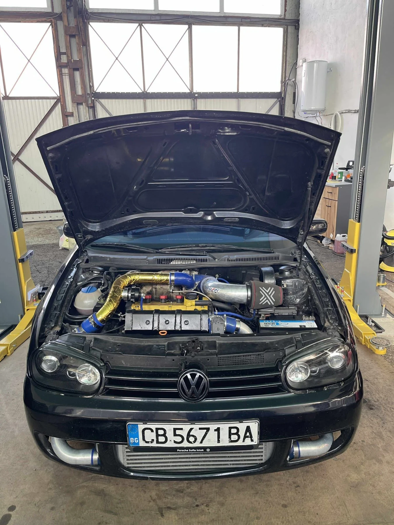 VW Golf 2.0T, снимка 14 - Автомобили и джипове - 54678184