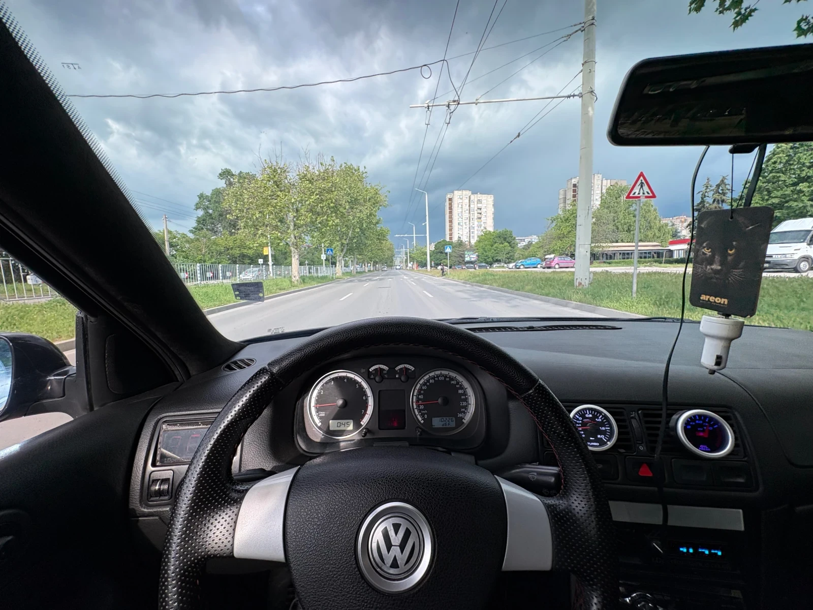 VW Golf 2.0T, снимка 16 - Автомобили и джипове - 54678184