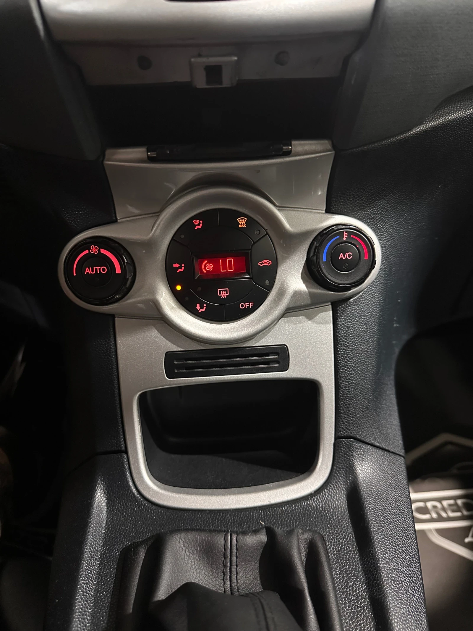 Ford Fiesta 1.4 бенз/газ, снимка 11 - Автомобили и джипове - 54718313