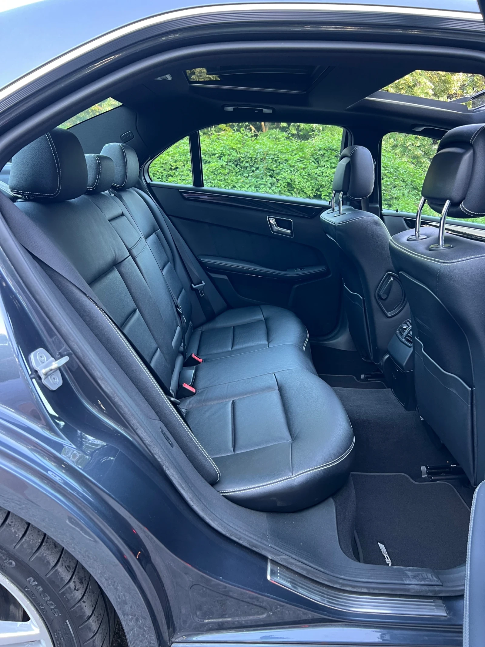 Mercedes-Benz E 350 AMG/ПАНОРАМА/265кс, снимка 11 - Автомобили и джипове - 54991028