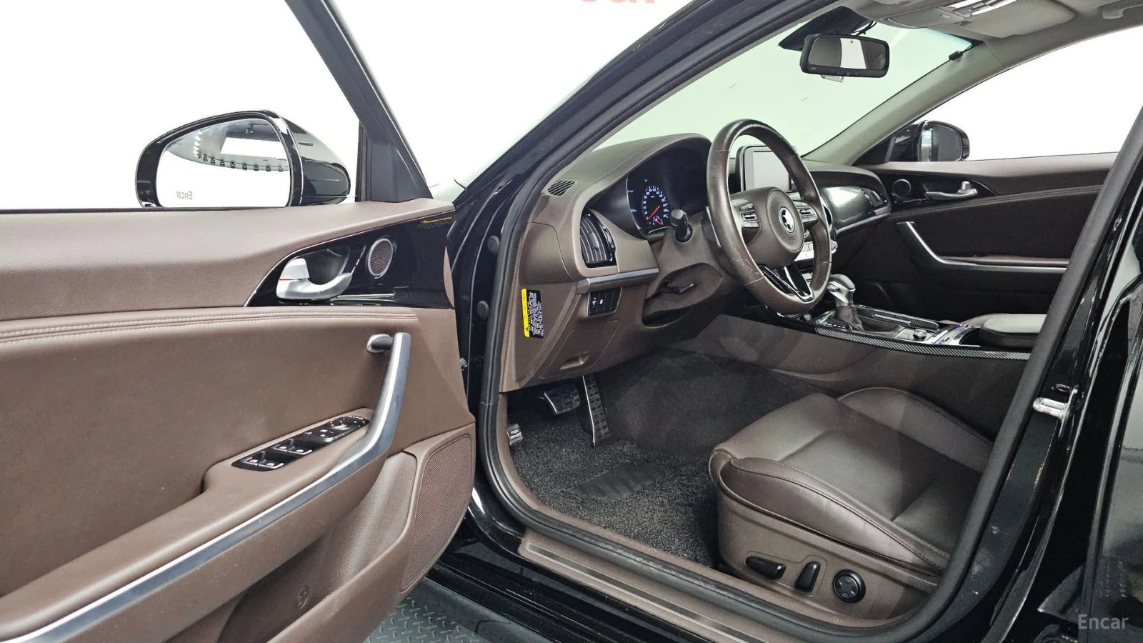 Kia Stinger Prime* 2.0T* ПОДГРЕВ* ОБДУХВАНЕ* КАМЕРА* SUNROOF* , снимка 8 - Автомобили и джипове - 55461200