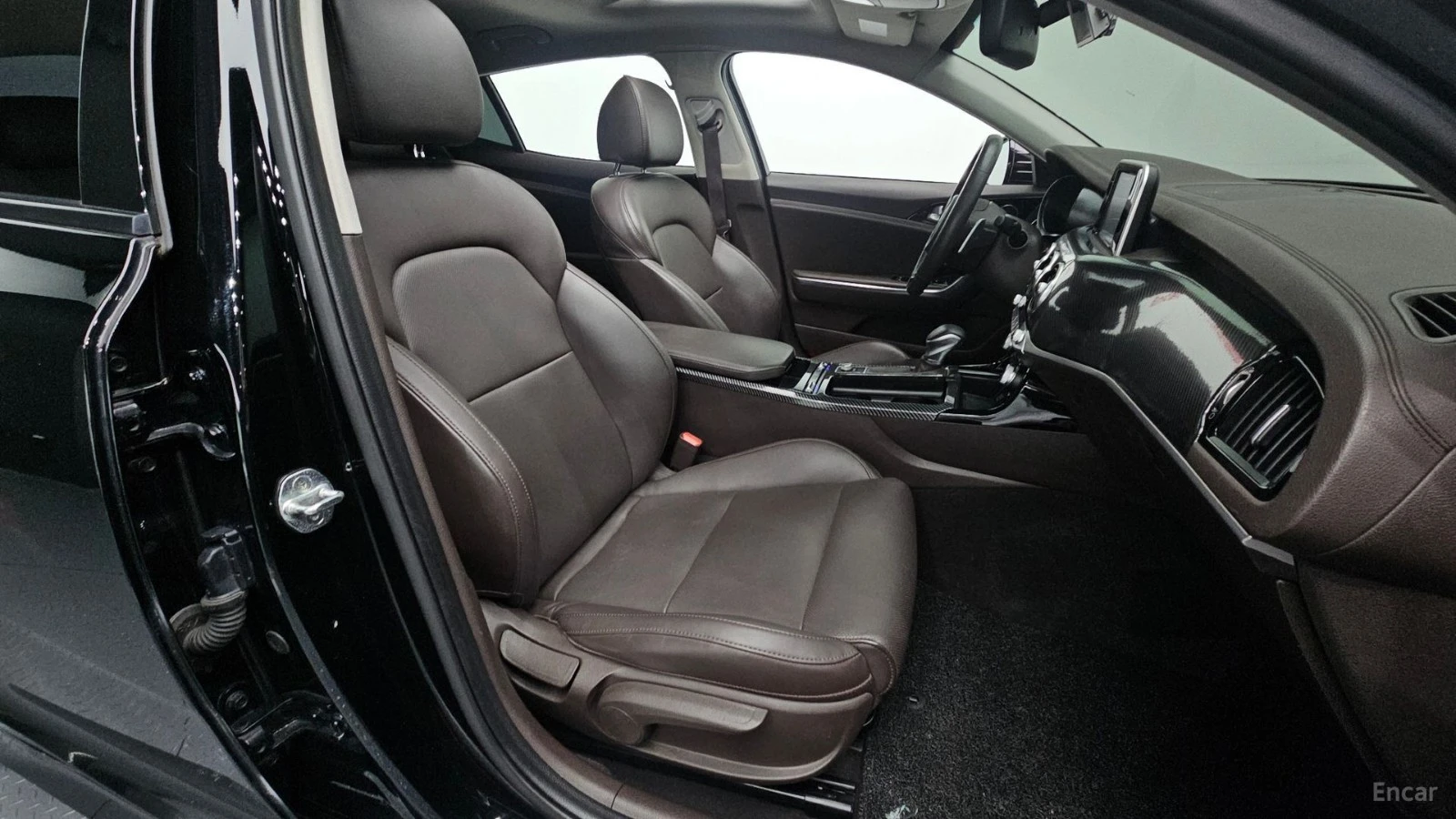 Kia Stinger Prime* 2.0T* ПОДГРЕВ* ОБДУХВАНЕ* КАМЕРА* SUNROOF* , снимка 9 - Автомобили и джипове - 55461200
