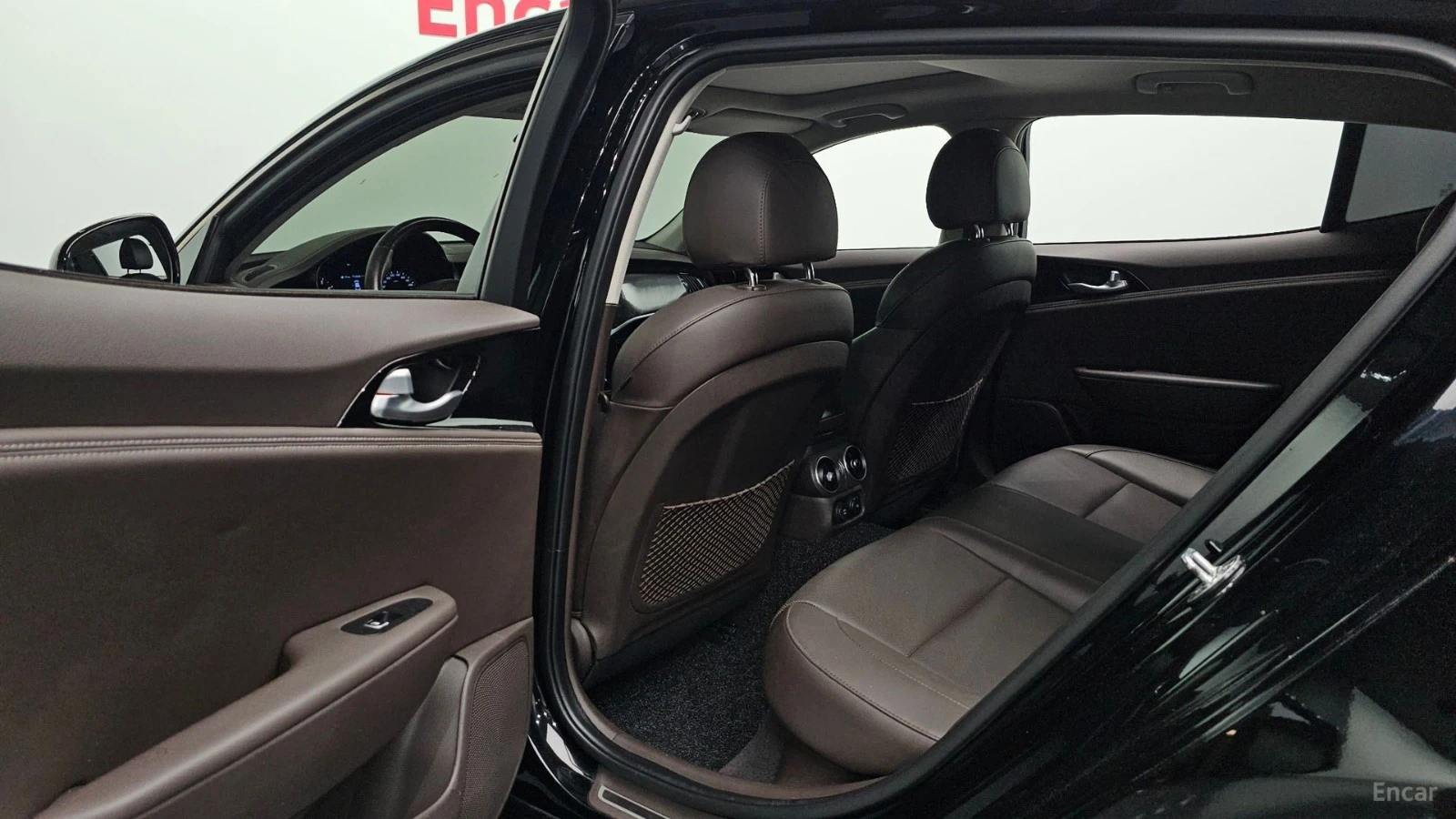 Kia Stinger Prime* 2.0T* ПОДГРЕВ* ОБДУХВАНЕ* КАМЕРА* SUNROOF* , снимка 11 - Автомобили и джипове - 55461200