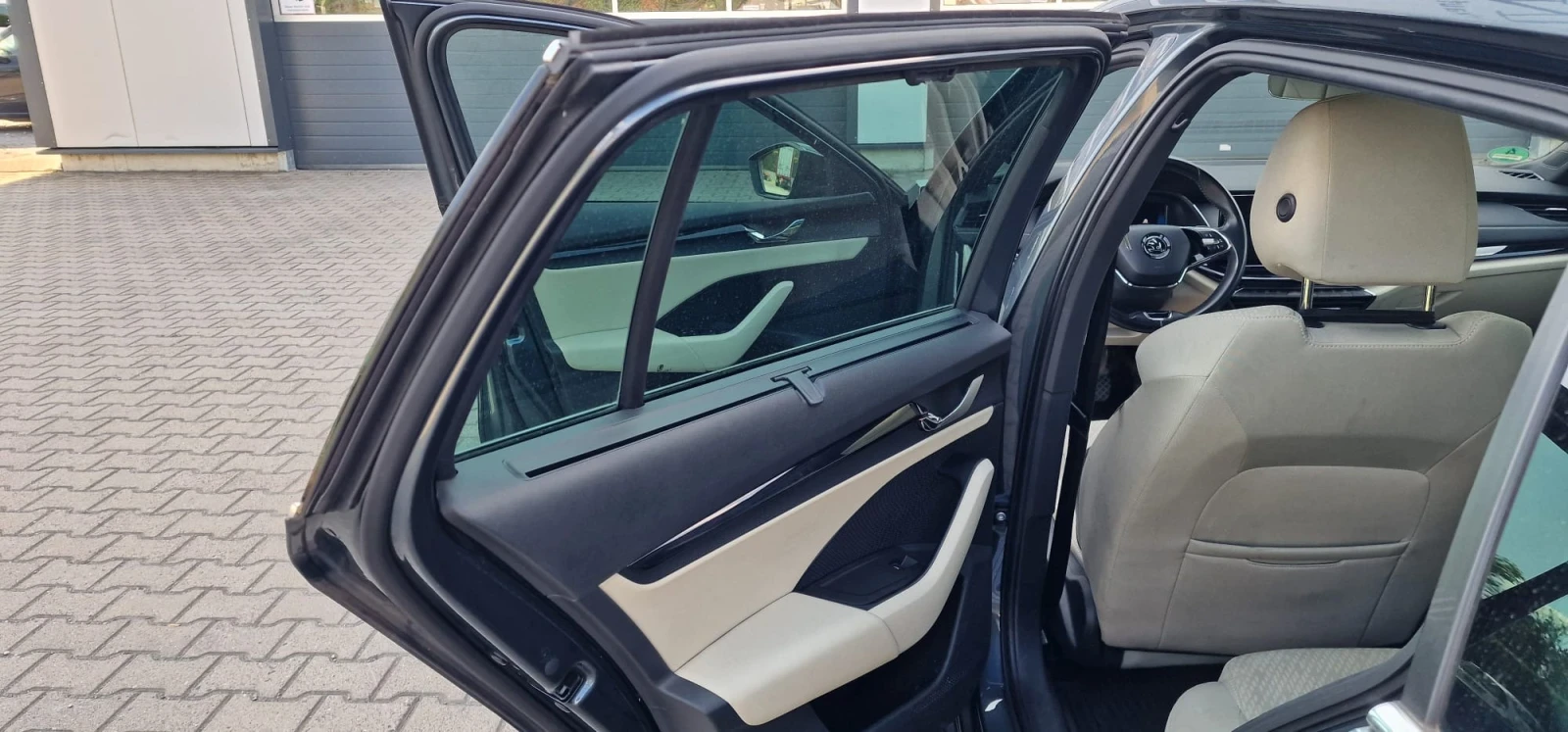 Skoda Octavia 2.0TDI Face Digital Panorama, снимка 11 - Автомобили и джипове - 55503651