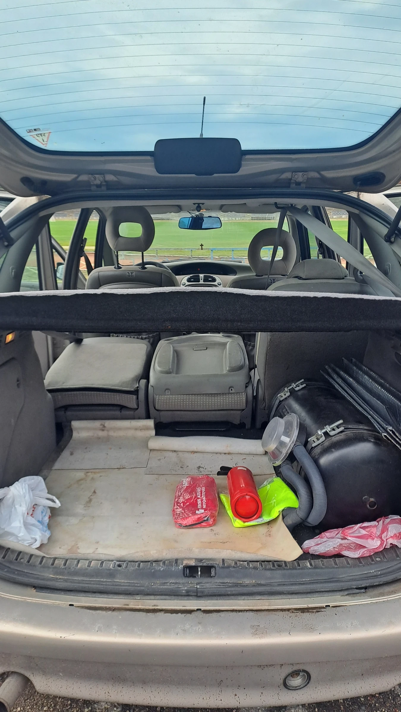 Citroen Xsara picasso 1.8i, снимка 4 - Автомобили и джипове - 56274331
