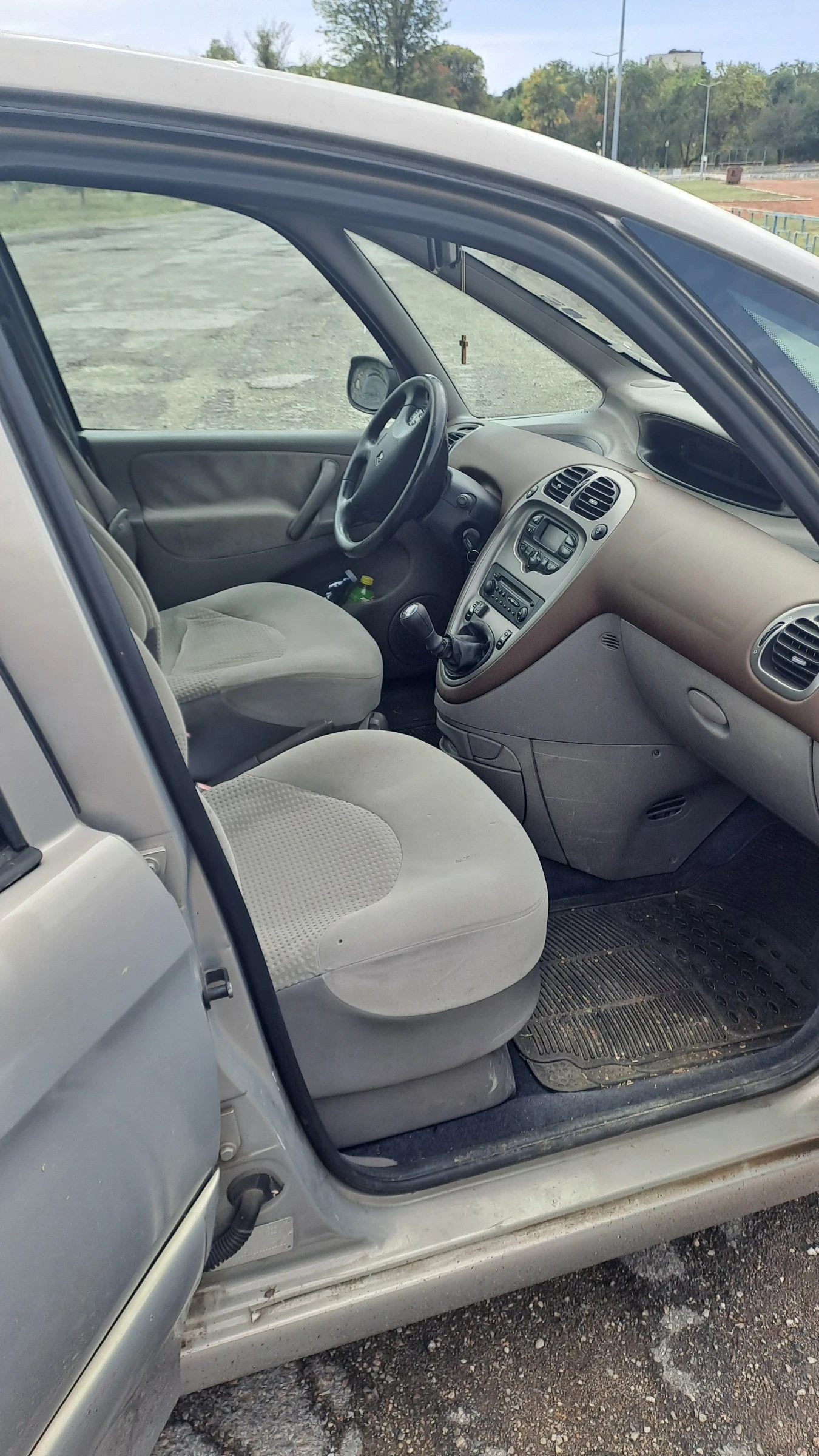 Citroen Xsara picasso 1.8i, снимка 9 - Автомобили и джипове - 56274331