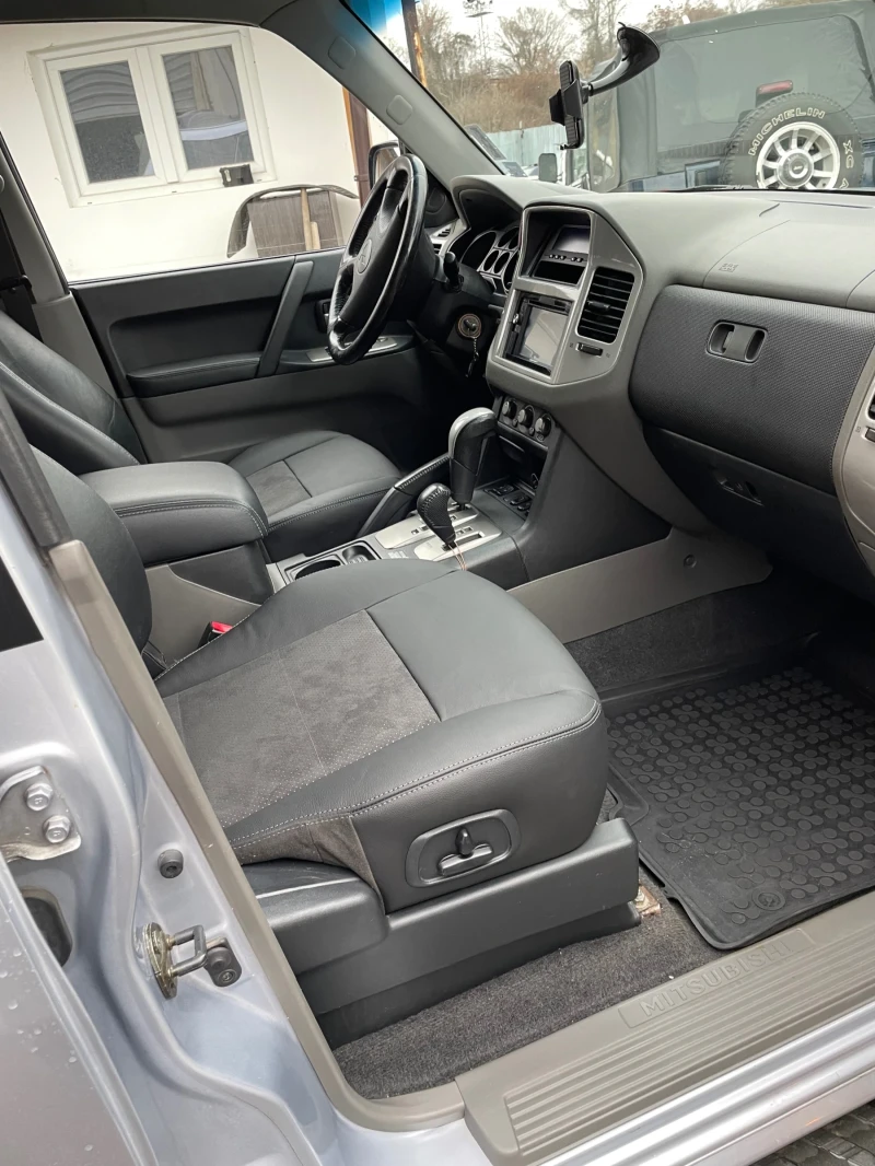 Mitsubishi Pajero, снимка 11 - Автомобили и джипове - 49591889