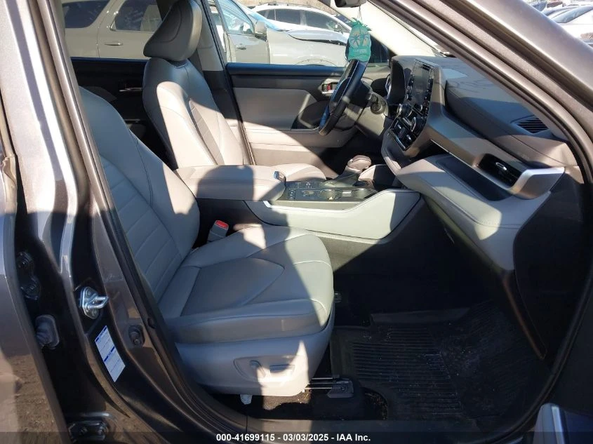 Toyota Highlander * XLE* БЕЗ УДАР* КУПИ СЕГА* БЕЗ ТЪРГ* ЛИЗИНГ*  - изображение 5