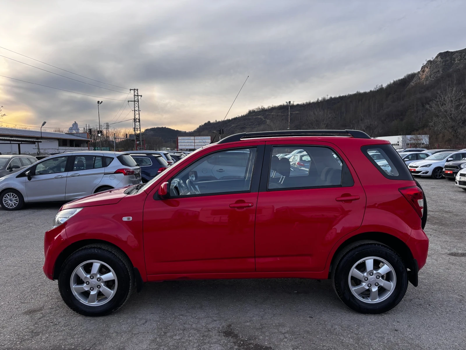 Daihatsu Terios 1.3 4x4 !!ВЪНШНИ ЗАБЕЛЕЖКИ!!, снимка 6 - Автомобили и джипове - 53773486