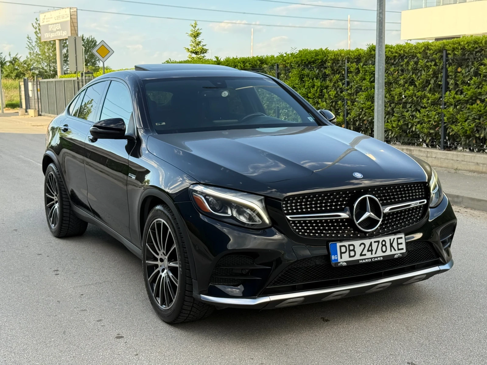Mercedes-Benz GLC 43 AMG Coupe 4MATIC / DISTRONIC / BURMESTER / ПОДГРЕВ / , снимка 2 - Автомобили и джипове - 54729600