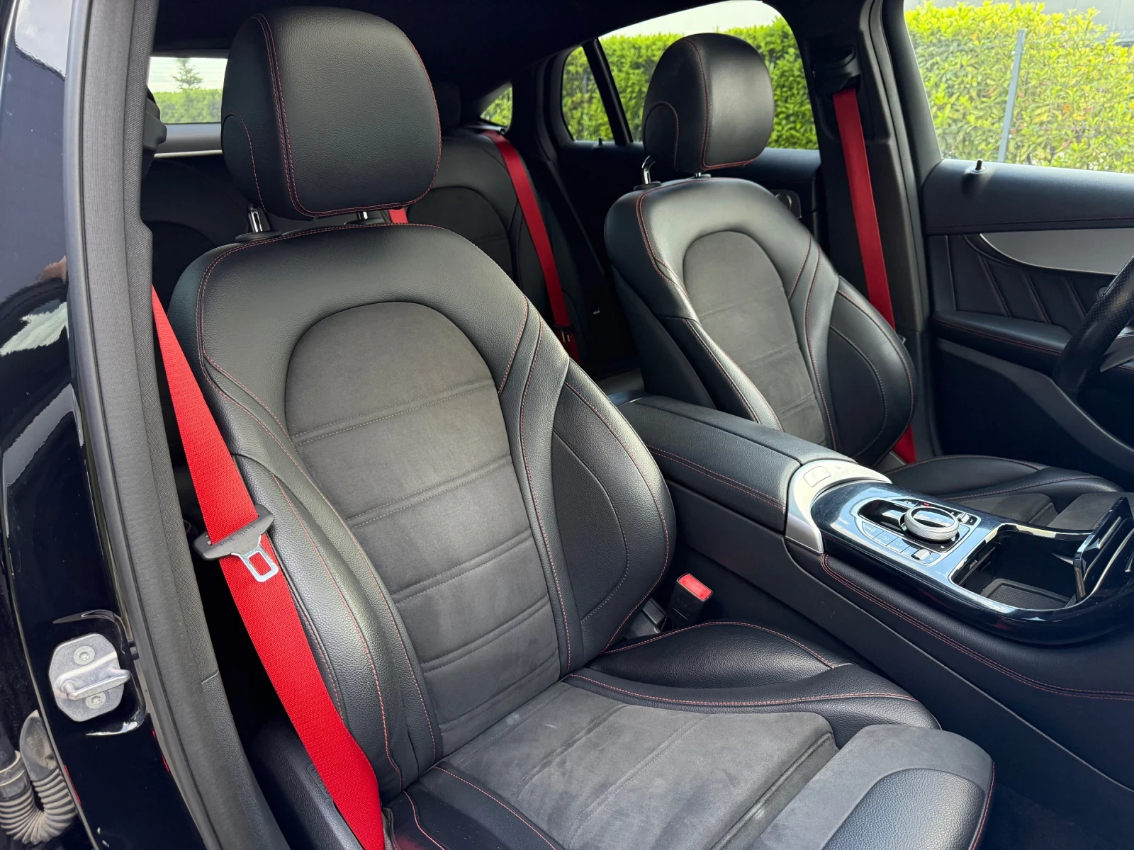 Mercedes-Benz GLC 43 AMG Coupe 4MATIC / DISTRONIC / BURMESTER / ПОДГРЕВ / , снимка 10 - Автомобили и джипове - 54729600