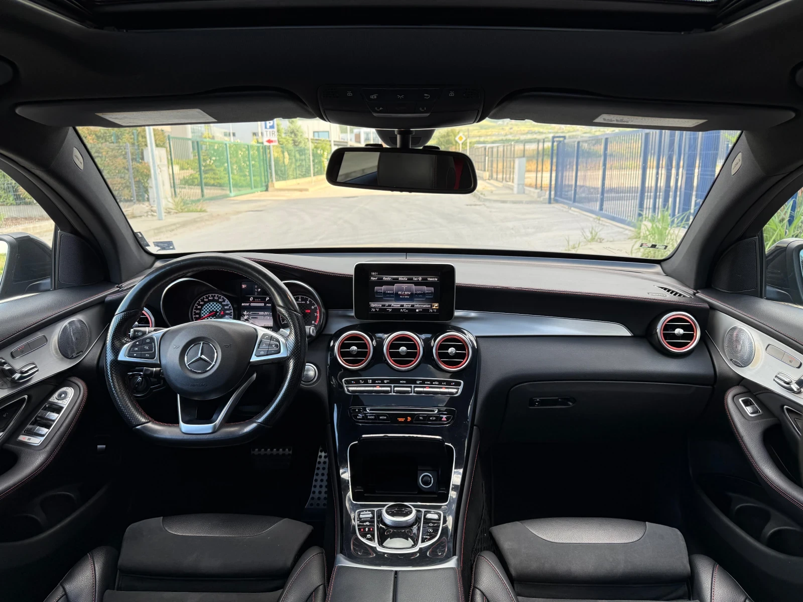 Mercedes-Benz GLC 43 AMG Coupe 4MATIC / DISTRONIC / BURMESTER / ПОДГРЕВ / , снимка 8 - Автомобили и джипове - 54729600