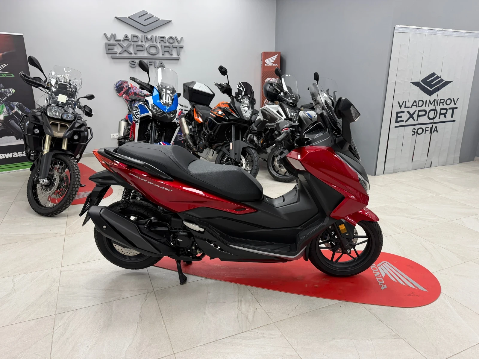Honda Forza 350 Deluxe 2023 4 km!!!!, снимка 2 - Мотоциклети и мототехника - 54416017