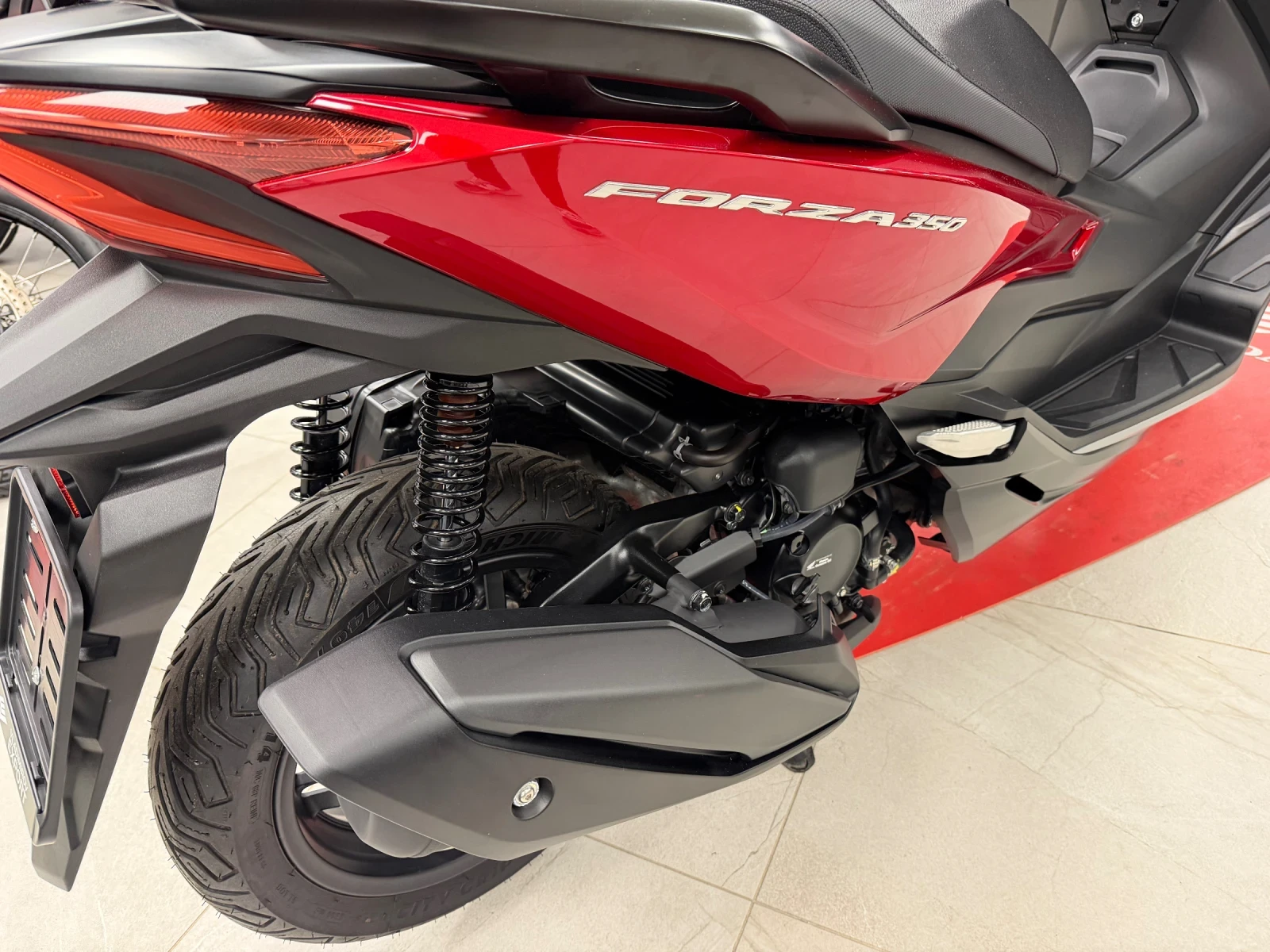 Honda Forza 350 Deluxe 2023 4 km!!!!, снимка 4 - Мотоциклети и мототехника - 54416017