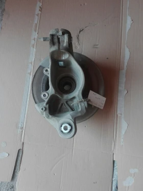 шенкел главина заден ляв Ланд Ровър Евок 2.2д