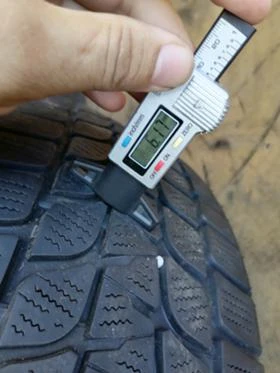 Гуми Зимни 235/60R17, снимка 4