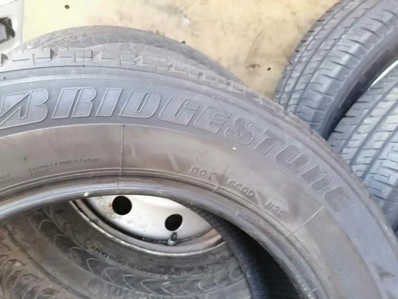 Гуми Зимни 235/60R17, снимка 5 - Гуми и джанти - 29589805