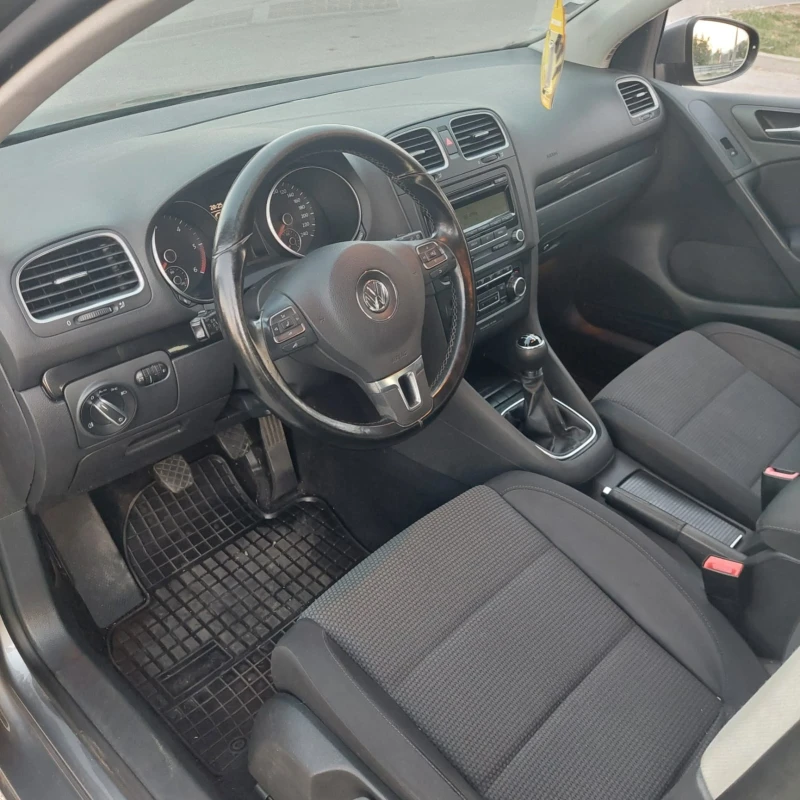 VW Golf 1.6 TDi, снимка 5 - Автомобили и джипове - 46888270