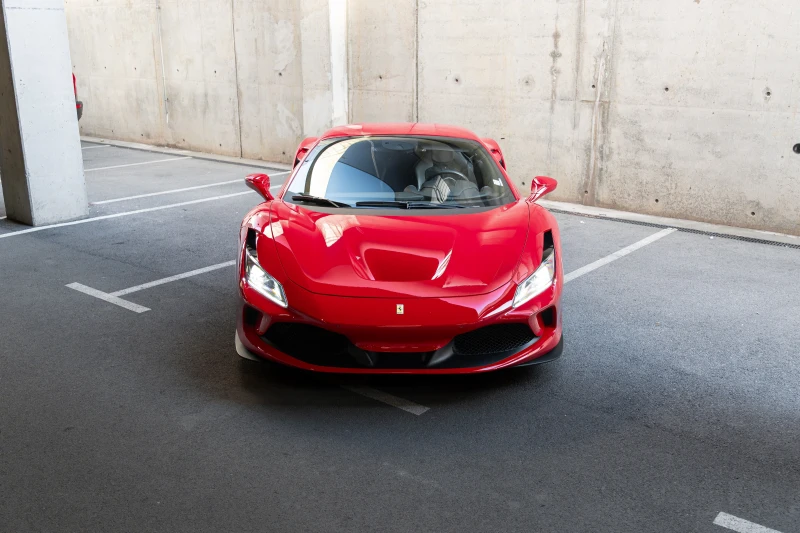 Ferrari F8 НАЛИЧЕН Tributo F8 ГАРАНЦИЯ DCT LIFT , снимка 2 - Автомобили и джипове - 47366178