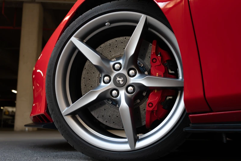 Ferrari F8 НАЛИЧЕН Tributo F8 ГАРАНЦИЯ DCT LIFT , снимка 7 - Автомобили и джипове - 47366178