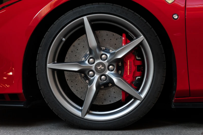 Ferrari F8 НАЛИЧЕН Tributo F8 ГАРАНЦИЯ DCT LIFT , снимка 6 - Автомобили и джипове - 47366178