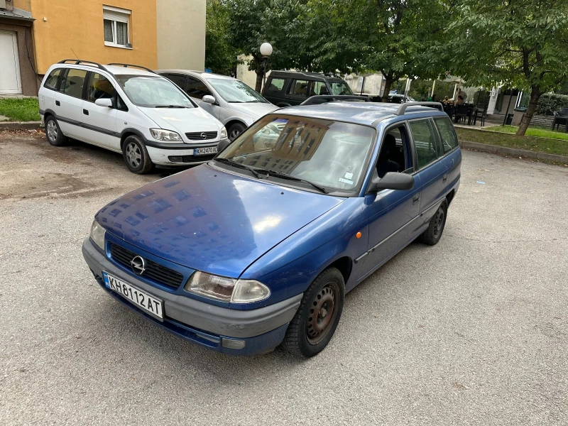 Opel Astra 1.6, снимка 1 - Автомобили и джипове - 47745770