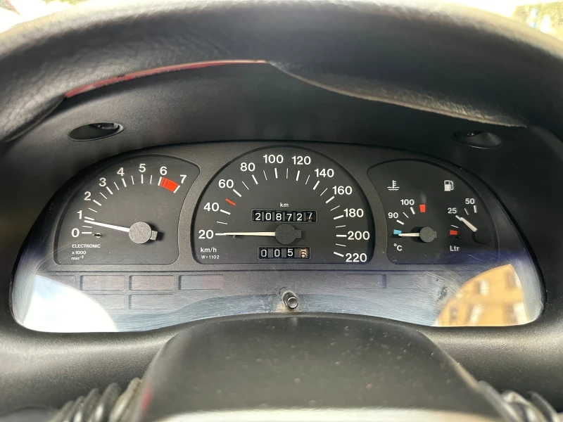 Opel Astra 1.6, снимка 10 - Автомобили и джипове - 47745770