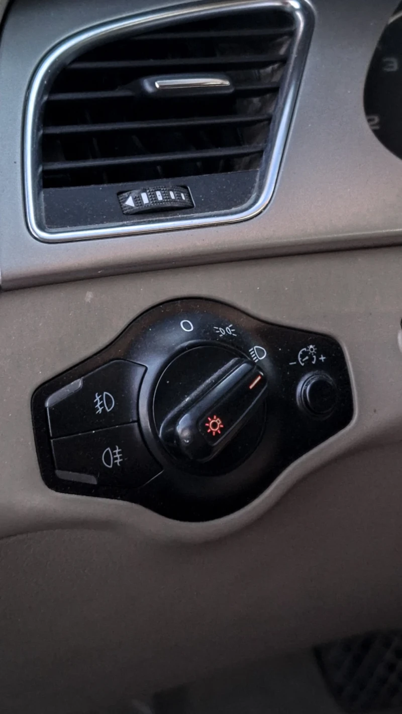 Audi A4 2.0TDI, снимка 15 - Автомобили и джипове - 48897704