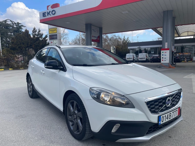 Volvo V40 Cross Country 1.6hdi Пежо-двигател Перфектна!!!, снимка 2 - Автомобили и джипове - 49094390