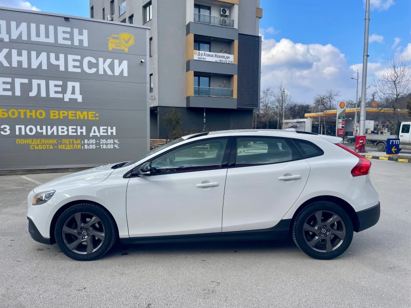 Volvo V40 Cross Country 1.6hdi Пежо-двигател Перфектна!!!, снимка 4 - Автомобили и джипове - 49094390