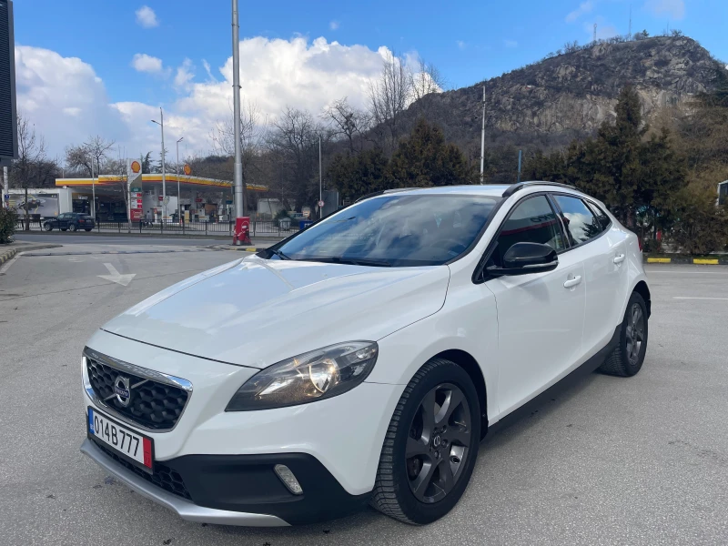 Volvo V40 Cross Country 1.6hdi Пежо-двигател Перфектна!!!, снимка 3 - Автомобили и джипове - 49094390