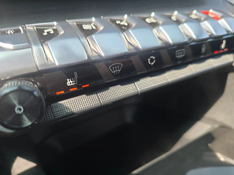 Peugeot 3008 GT LINE* 8EAT* 2.0 HDI * ПОДГРЕВ * МАСАЖ , снимка 11 - Автомобили и джипове - 51457753