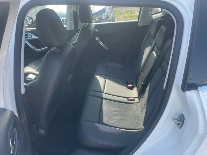 Peugeot 2008 1.6 Grip Control , снимка 11 - Автомобили и джипове - 52095238