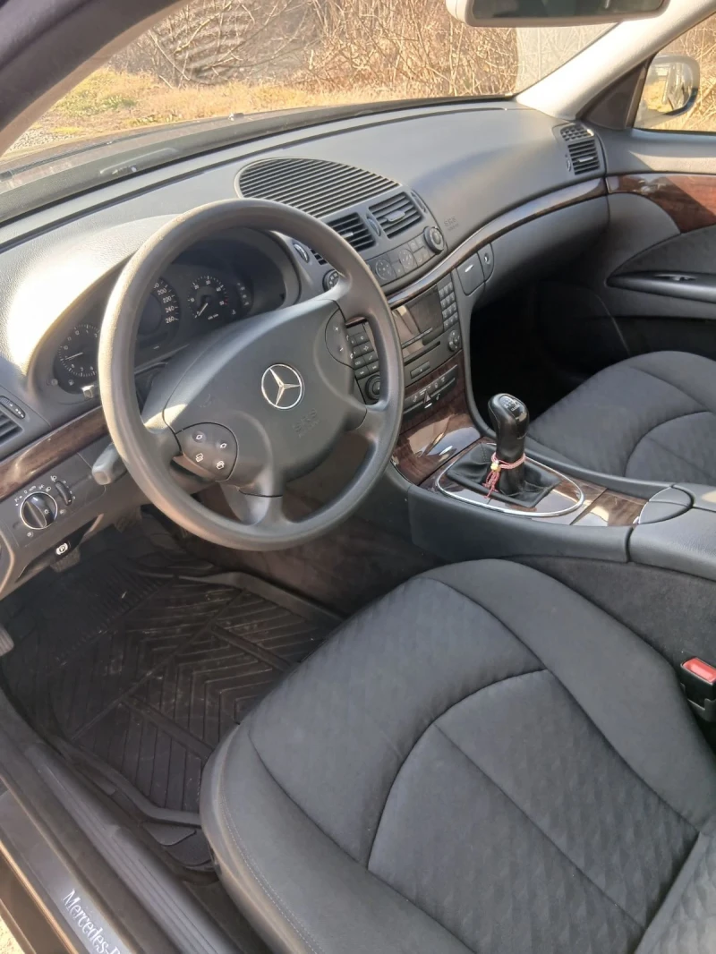 Mercedes-Benz E 220 220, снимка 7 - Автомобили и джипове - 52869090