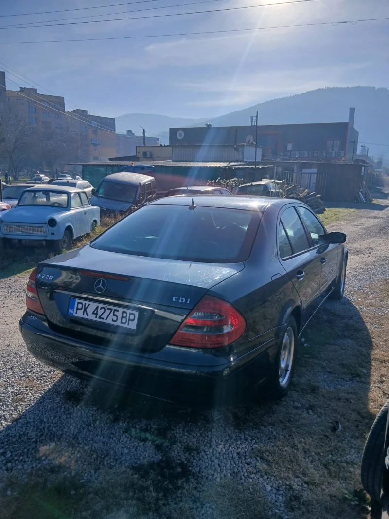 Mercedes-Benz E 220 220, снимка 6 - Автомобили и джипове - 52869090