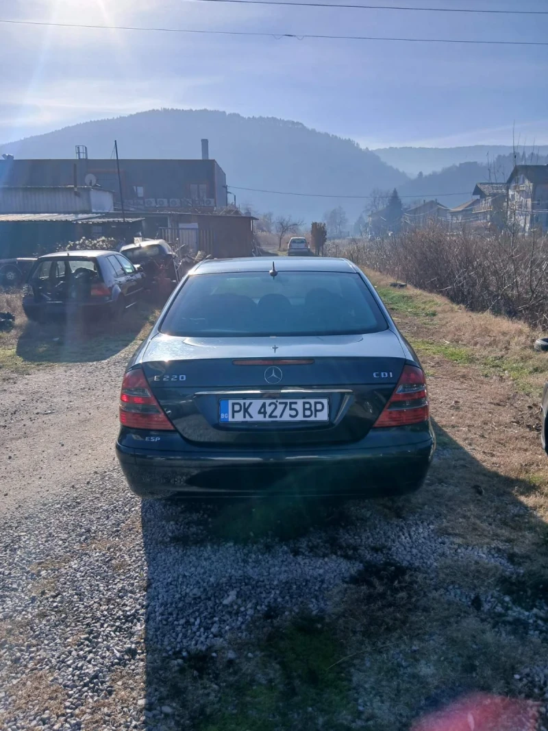 Mercedes-Benz E 220 220, снимка 4 - Автомобили и джипове - 52869090