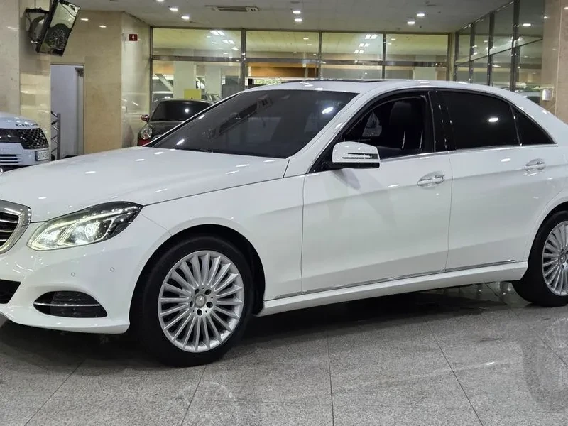 Mercedes-Benz E 300 Elegance - САМО 30% АВАНС