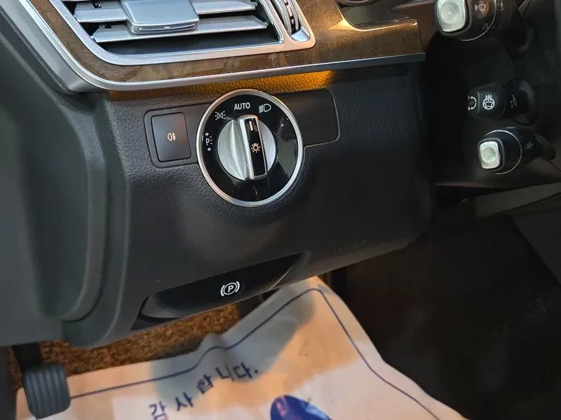 Mercedes-Benz E 300 Elegance - САМО 30% АВАНС, снимка 14 - Автомобили и джипове - 56002506