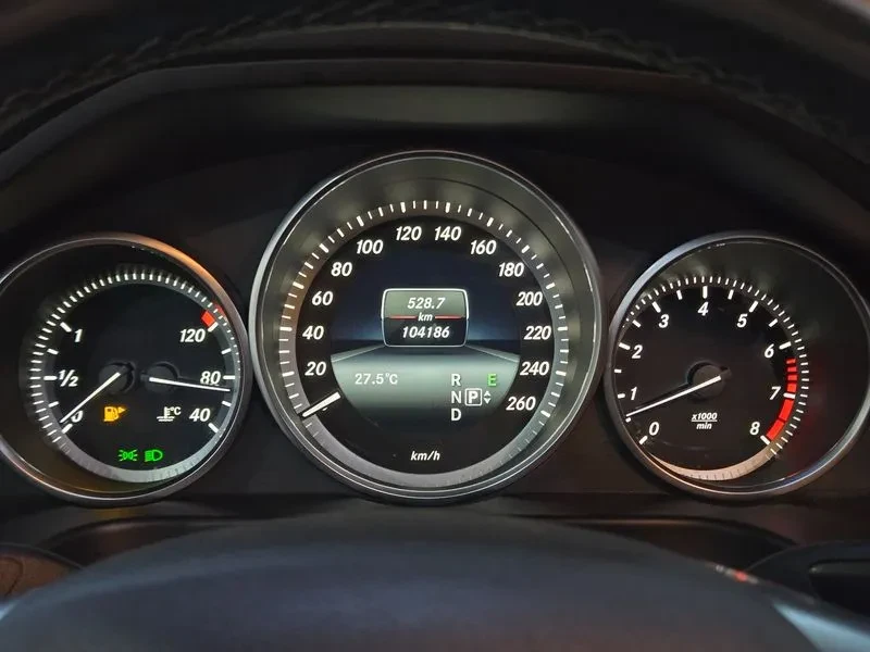 Mercedes-Benz E 300 Elegance - САМО 30% АВАНС, снимка 10 - Автомобили и джипове - 56002506
